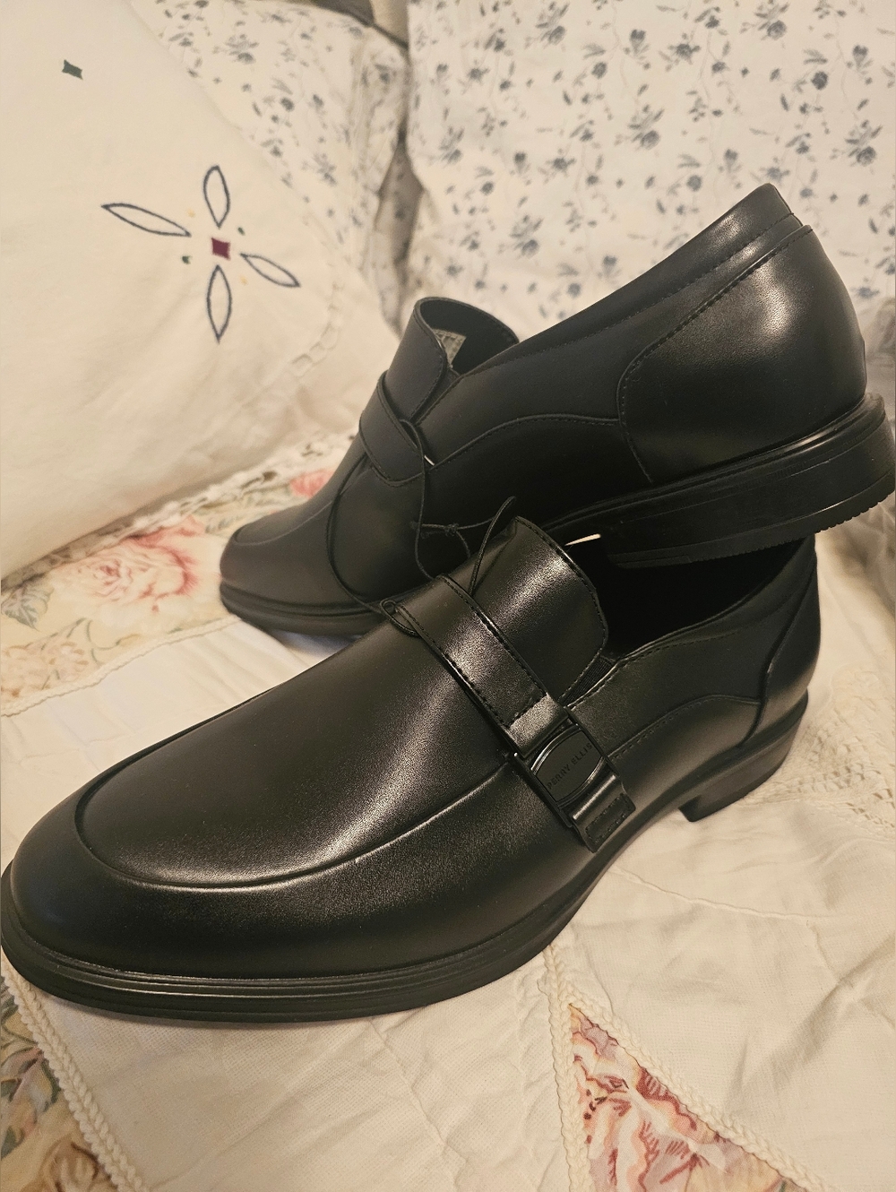 New mens size 11 Perry Ellis portfolio (ultrafoam)